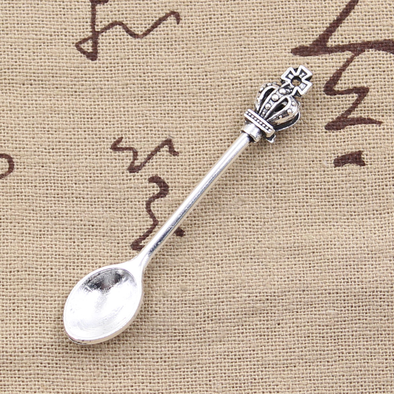 Vintage Collectible Spoons - 8 個チャームキッチンスプーンクラウン 57x9mm アンティークメイキングペンダントフィット、ヴィンテージチベットブロンズシルバーカラー、DIY 手作りジュエリー