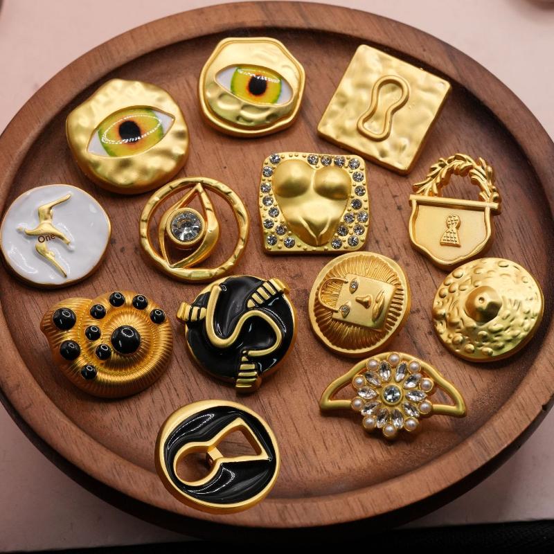 Vintage Collectible Buttons - ヴィンテージメタルボタン芸術的な目とハート型の装飾ボタン、衣類、バッグ、DIYクラフトアクセサリー用