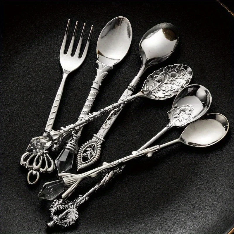 Vintage Collectible Spoons - チゼルダの彫刻が施された金色のカットセット,ヴィンテージの彫刻が施されたキッチンツール,コーヒー,お茶,スナック,フルーツのプリッカー,デザートフォーク,キッチンツール,6個