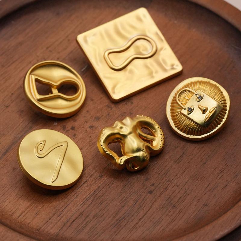 ヴィンテージメタルボタン芸術的な目とハート型の装飾ボタン、衣 - Vintage Collectible Buttons のレビューと価格