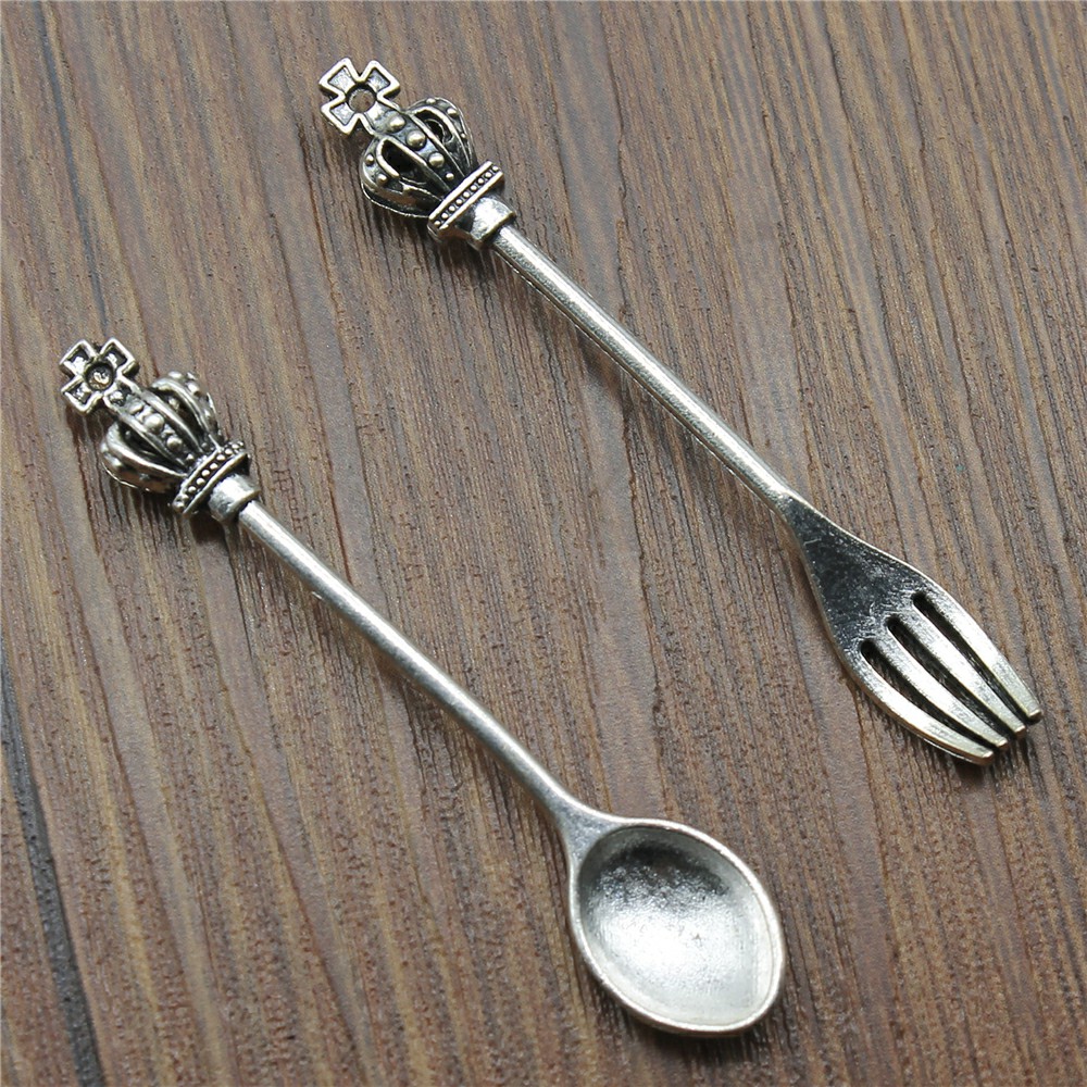 10個アンティークシルバー色クラウンスプーンチャームペンダン - Vintage Collectible Spoons のレビューと価格