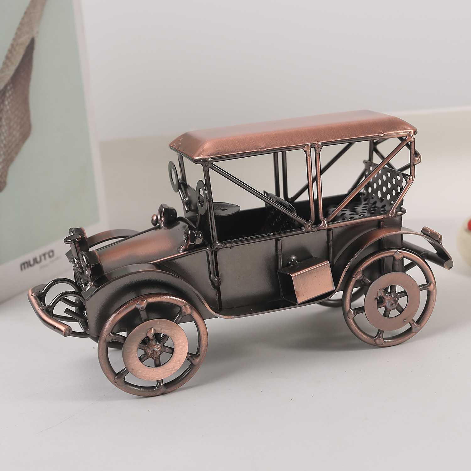 ヨーロッパスタイルのヴィンテージ合金古い車の模型装飾品クリエ - Vintage Collectibles Toys のレビューと価格